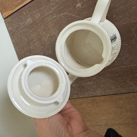 Grasslands Roads Holiday Garland Ceramic Teapot with lid and Tea cup Set - Picture 7 of 9